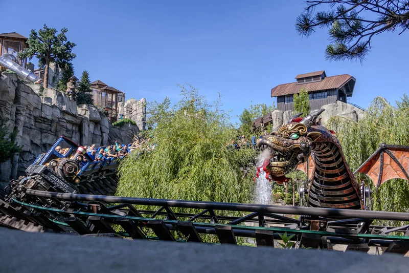 Bereich Österreich, Alpenexpress Enzian mit Drache im Europa-Park