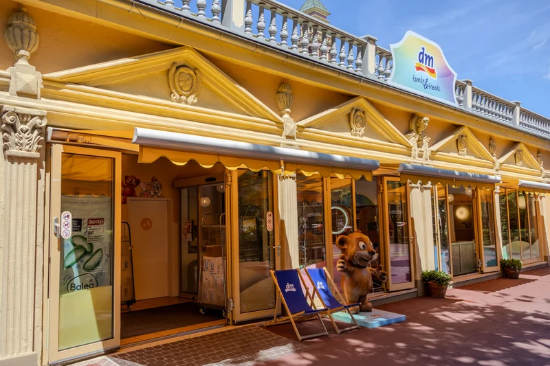 dm-Drogerie am Eingang (Packliste) im Europa-Park